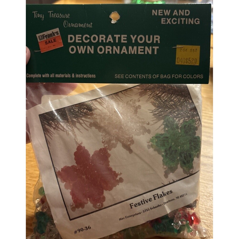 Vintage Merri Mac Festive Flakes Christmas Ornament Kit -Unopened Makes 6